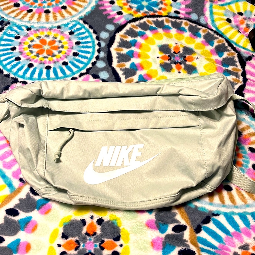 Oversized Nike Fanny pack